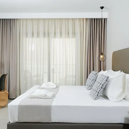 Aquamarine Luxury לימנאס