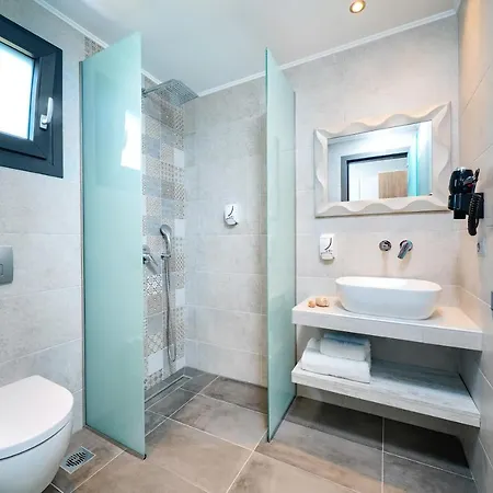 מלון Aquamarine Luxury לימנאס