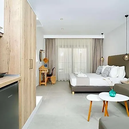 מלון Aquamarine Luxury לימנאס