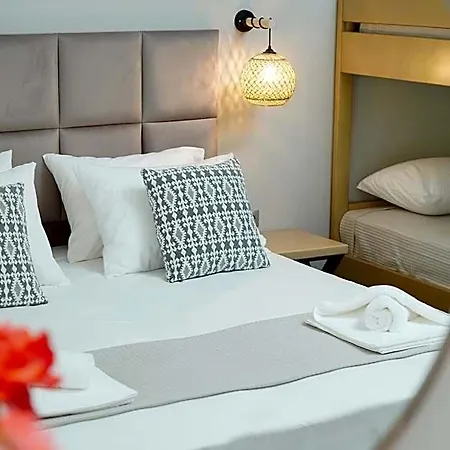 Aquamarine Luxury לימנאס