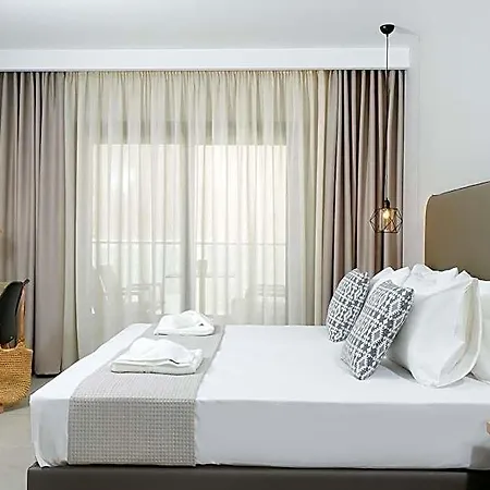 Aquamarine Luxury לימנאס