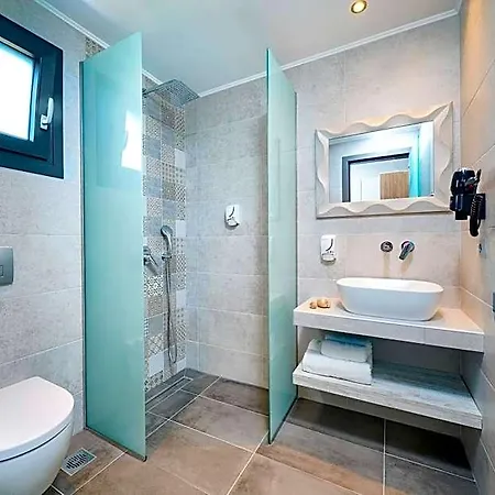 מלון Aquamarine Luxury *